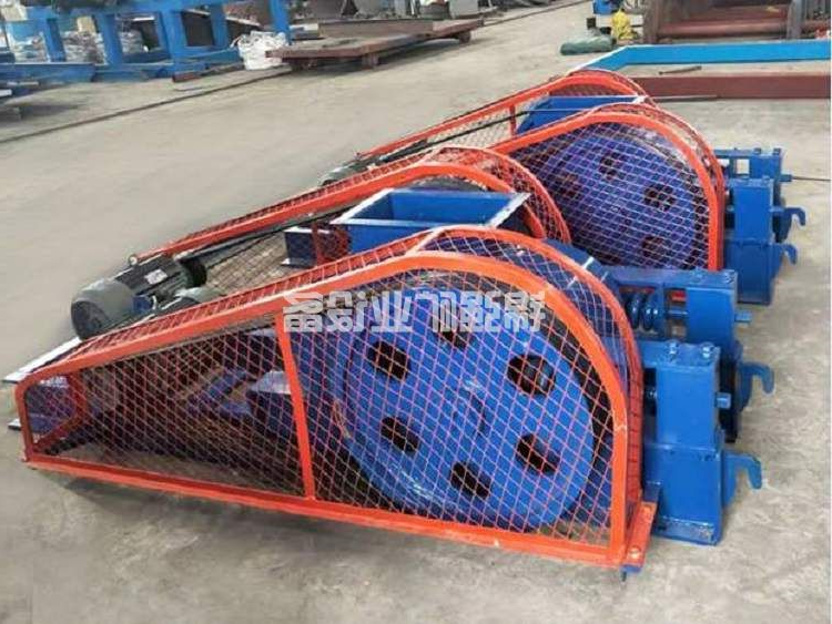 对辊破碎机(图1) 对辊破碎机(图1)