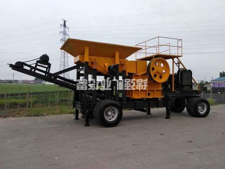 移动式破碎机(图1) 移动式破碎机(图1)