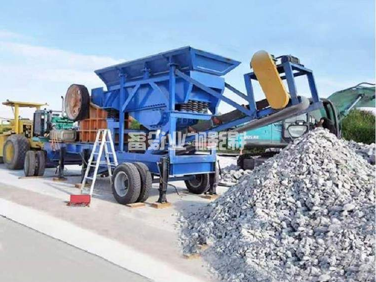 移动式破碎机(图2) 移动式破碎机(图2)