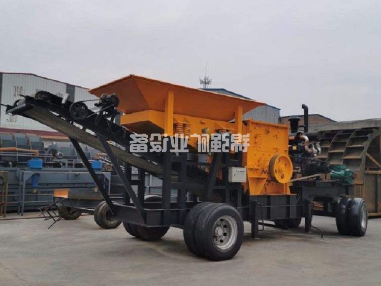 移动式破碎机(图3) 移动式破碎机(图3)