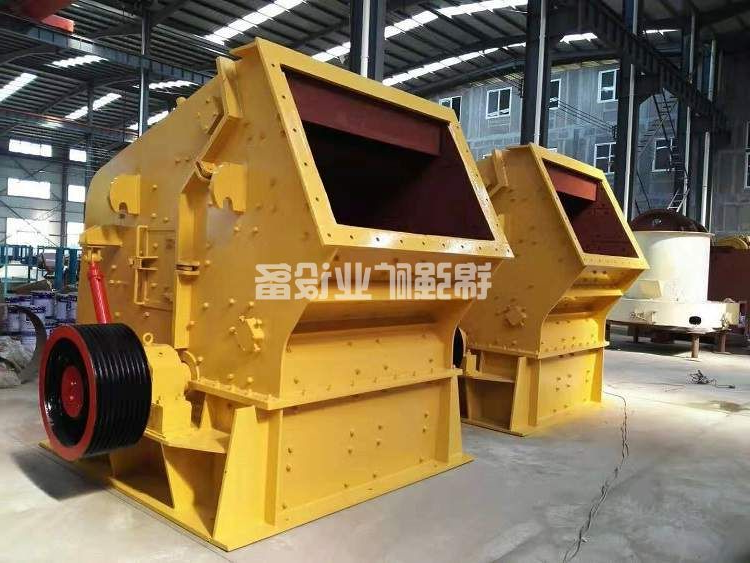 反击式破碎机(图2) 反击式破碎机(图2)