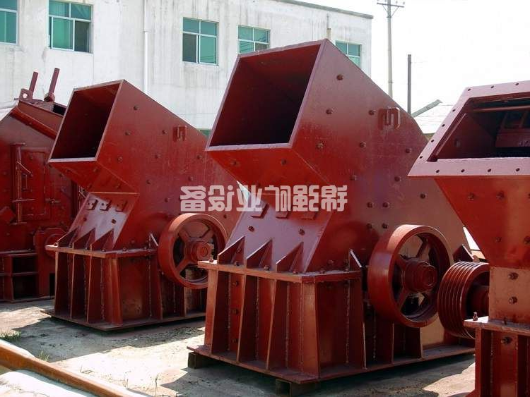 锤式破碎机(图1) 锤式破碎机(图1)
