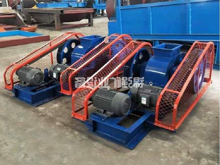 对辊制砂机(图3) 对辊制砂机(图3)