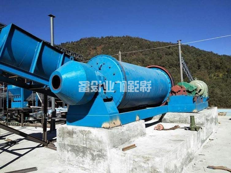 间歇式球磨机(图5) 间歇式球磨机(图5)