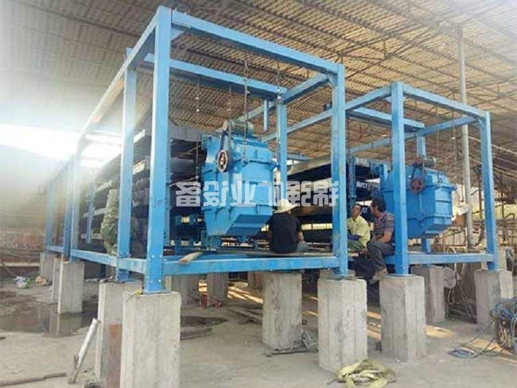 选矿摇床(图2) 选矿摇床(图2)